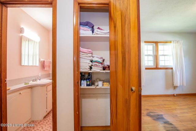 212 Fairview Dr, Elizabethtown, KY 42701