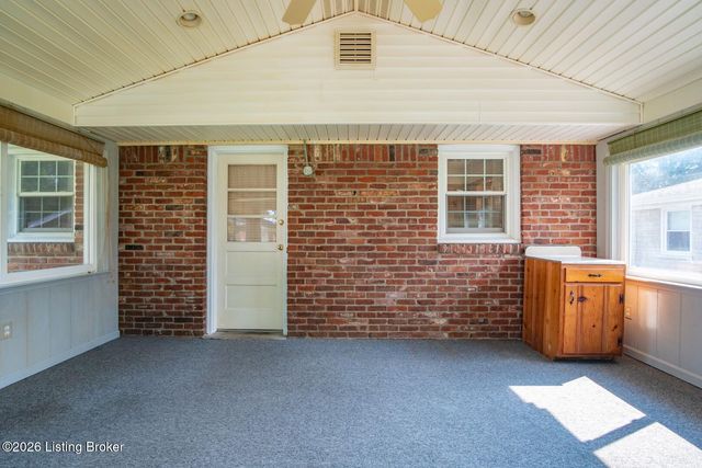 212 Fairview Dr, Elizabethtown, KY 42701