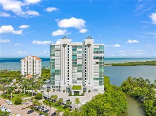 60 Seagate DR 105, Naples, FL 34103