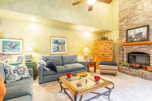 926 Deer Cliff Court, Fort Wayne, IN 46804