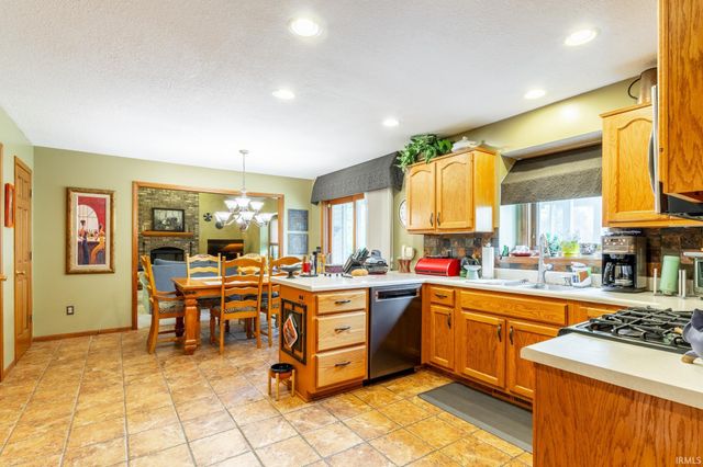 926 Deer Cliff Court, Fort Wayne, IN 46804