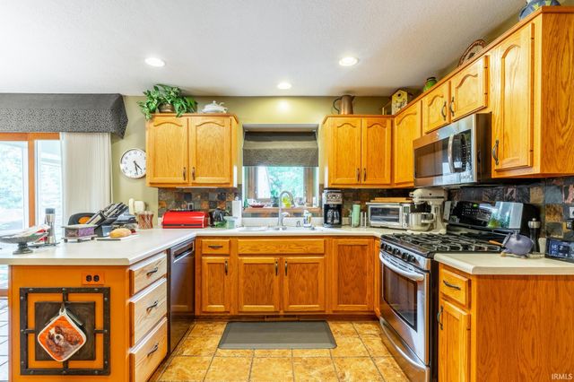 926 Deer Cliff Court, Fort Wayne, IN 46804