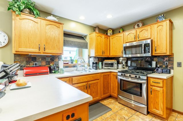 926 Deer Cliff Court, Fort Wayne, IN 46804