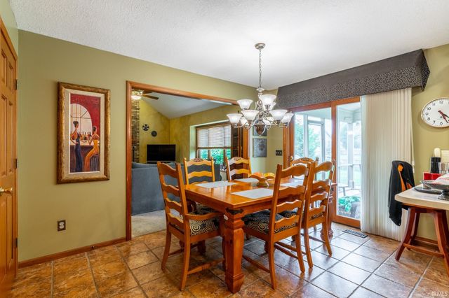 926 Deer Cliff Court, Fort Wayne, IN 46804
