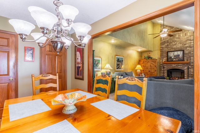 926 Deer Cliff Court, Fort Wayne, IN 46804