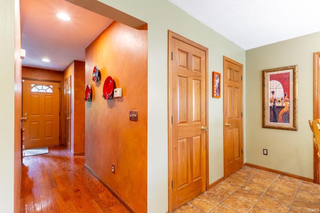 926 Deer Cliff Court, Fort Wayne, IN 46804
