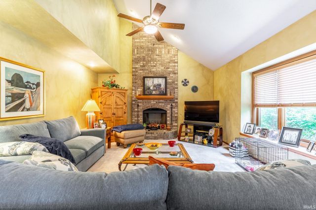 926 Deer Cliff Court, Fort Wayne, IN 46804