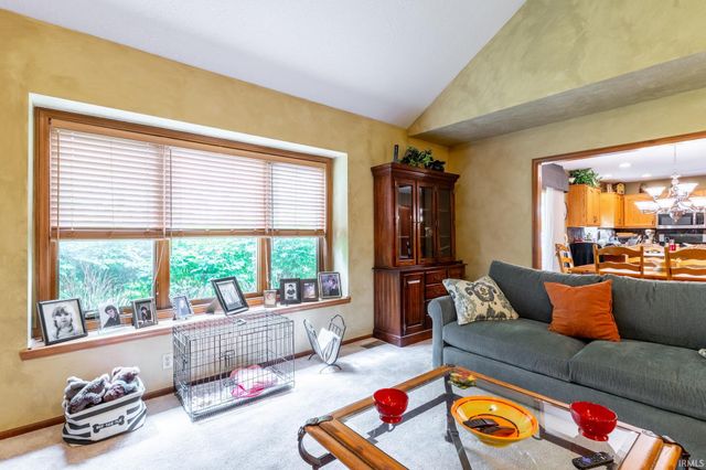 926 Deer Cliff Court, Fort Wayne, IN 46804