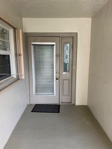 9460 Poinciana Pl 310, Davie, FL 33324