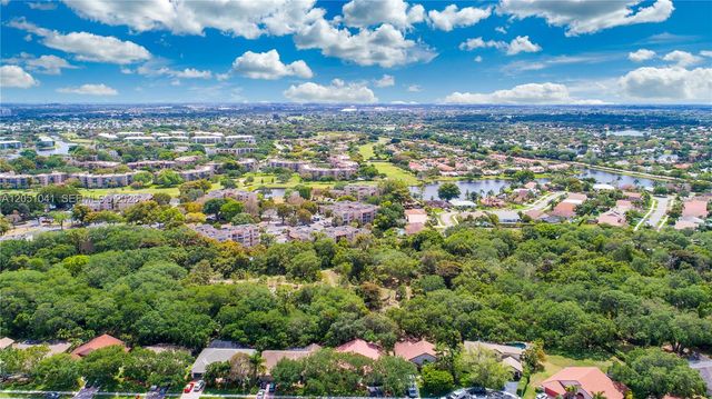 9460 Poinciana Pl 310, Davie, FL 33324