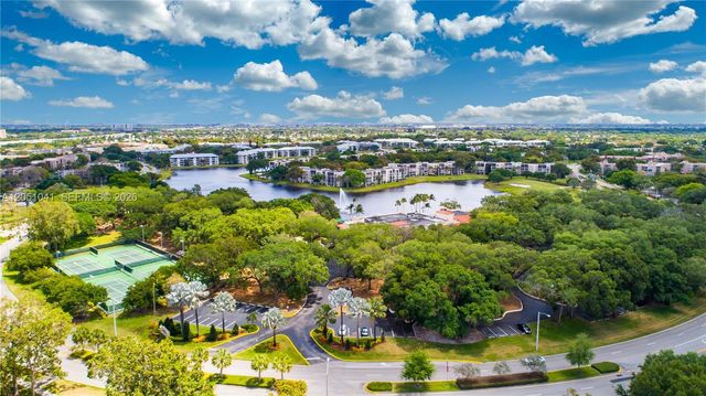 9460 Poinciana Pl 310, Davie, FL 33324