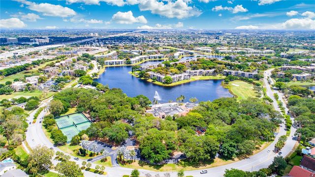 9460 Poinciana Pl 310, Davie, FL 33324