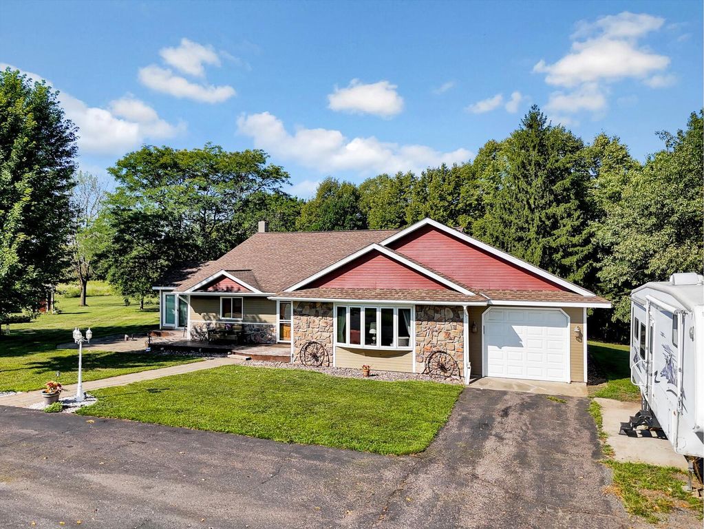 11187 Lindo Trail, Lindstrom, MN 55045 — exterior