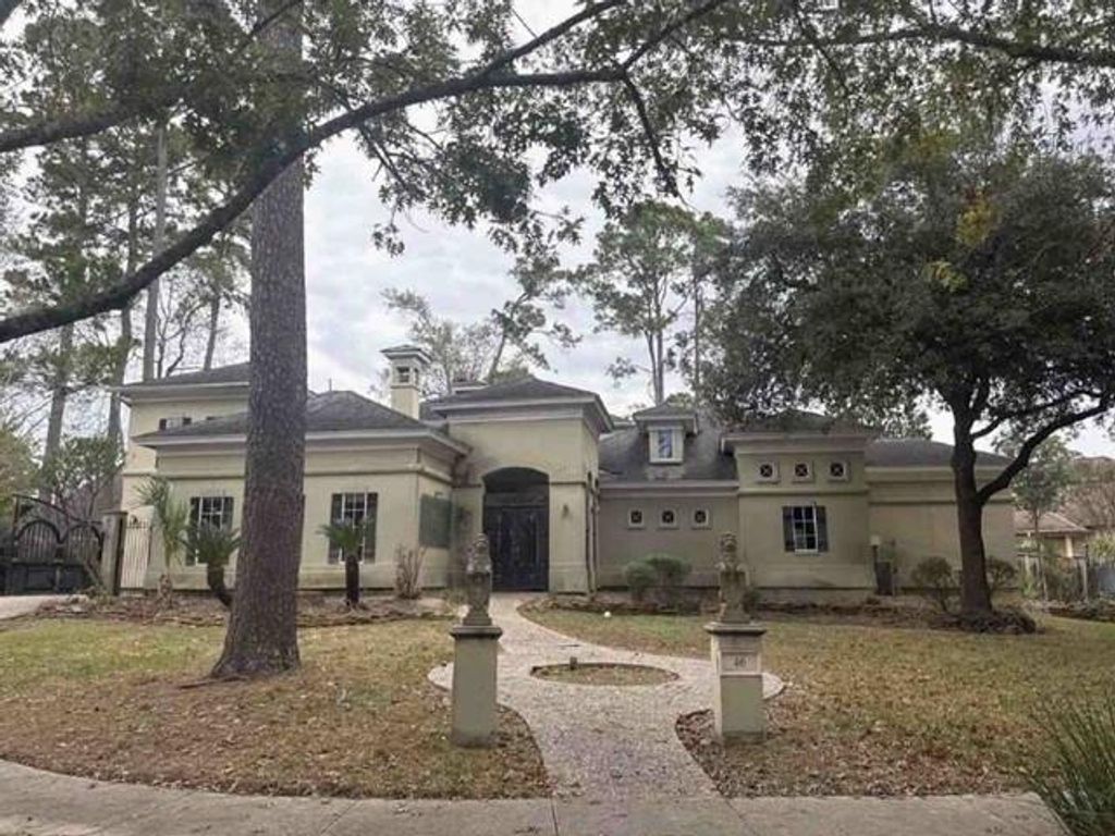 46 Kingwood Greens Drive, Houston, TX 77339