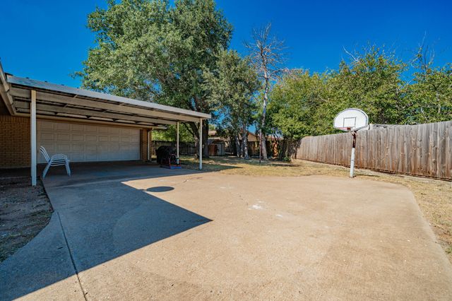 111 Meadowcreek Drive, Duncanville, TX 75137