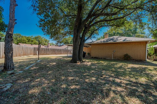 111 Meadowcreek Drive, Duncanville, TX 75137