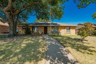 111 Meadowcreek Drive, Duncanville, TX 75137