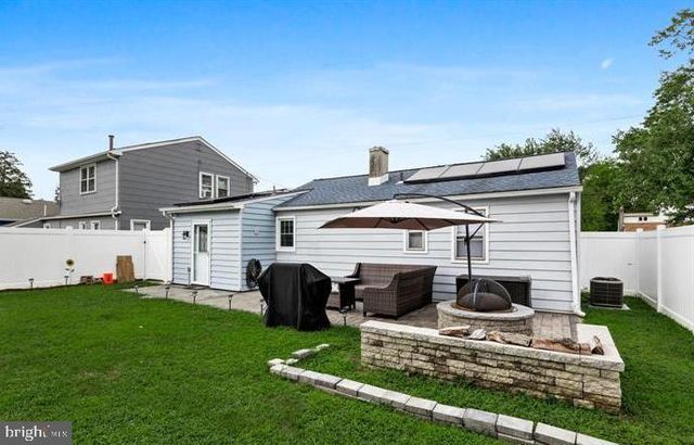 409 10TH AVE, Lindenwold, NJ 08021