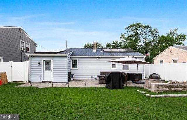 409 10TH AVE, Lindenwold, NJ 08021