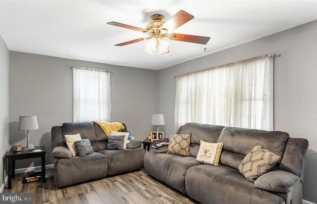 409 10TH AVE, Lindenwold, NJ 08021