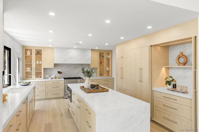 5912 La Jolla Blvd, La Jolla, CA 92037