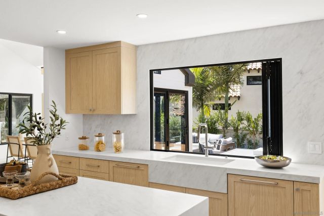 5912 La Jolla Blvd, La Jolla, CA 92037