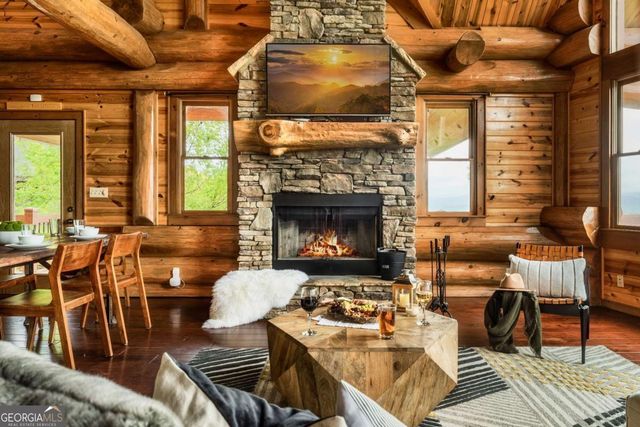 502 Overlook Drive, Blue Ridge, GA 30513