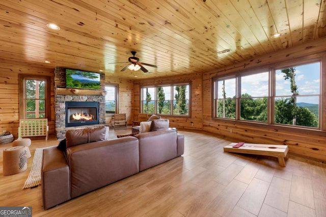 502 Overlook Drive, Blue Ridge, GA 30513