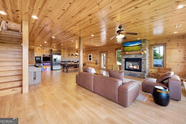 502 Overlook Drive, Blue Ridge, GA 30513