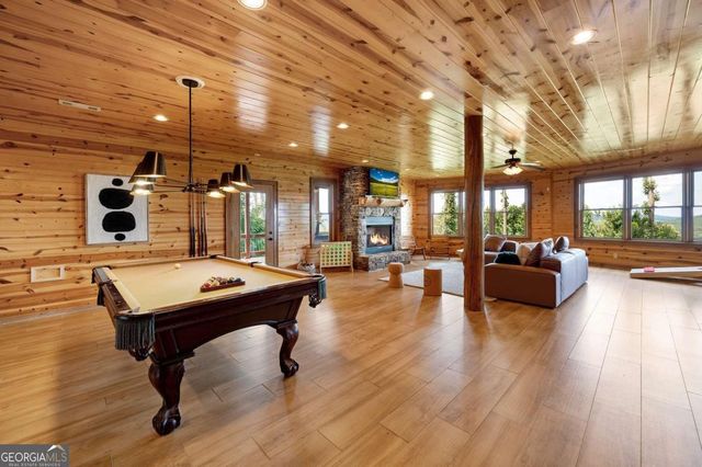 502 Overlook Drive, Blue Ridge, GA 30513