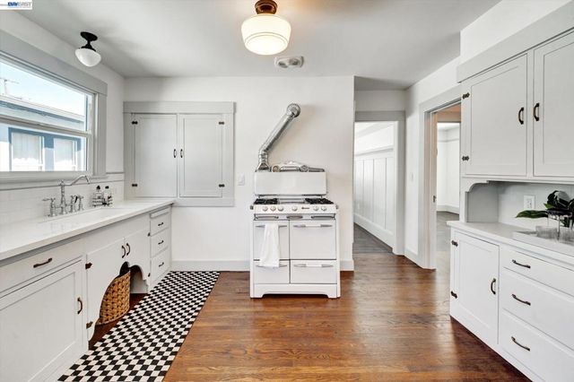 4241 Suter St, Oakland, CA 94619