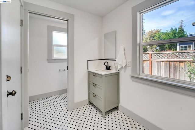 4241 Suter St, Oakland, CA 94619