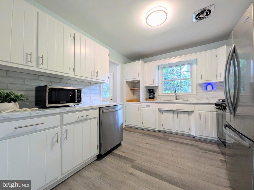 Image 13 of property listing at 29 SHERIDAN RD, Arnold, MD 21012