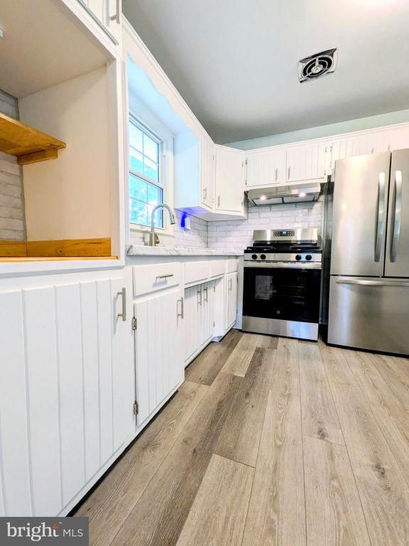 Image 14 of property listing at 29 SHERIDAN RD, Arnold, MD 21012