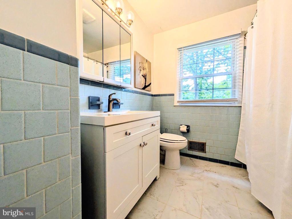 Image 19 of property listing at 29 SHERIDAN RD, Arnold, MD 21012