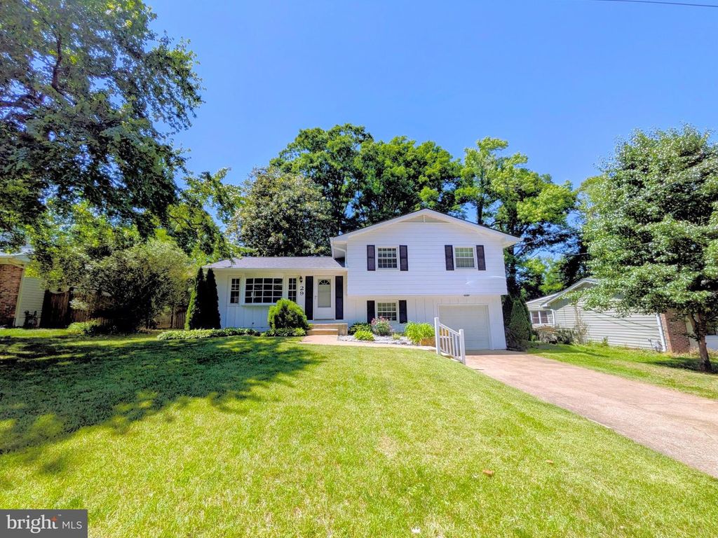 Image 2 of property listing at 29 SHERIDAN RD, Arnold, MD 21012