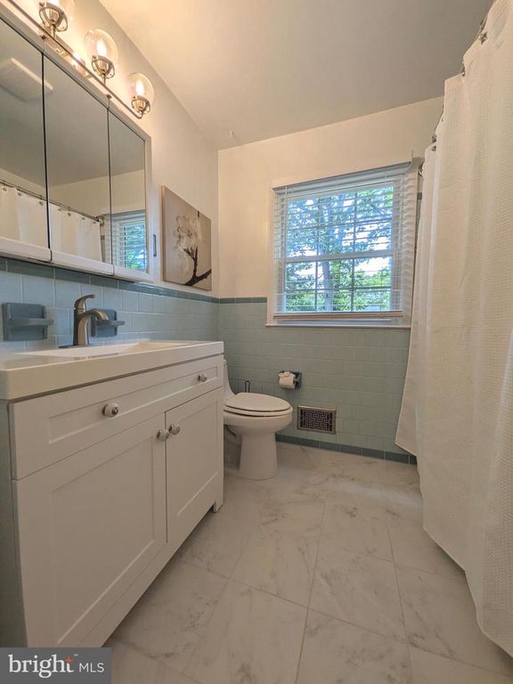 Image 20 of property listing at 29 SHERIDAN RD, Arnold, MD 21012