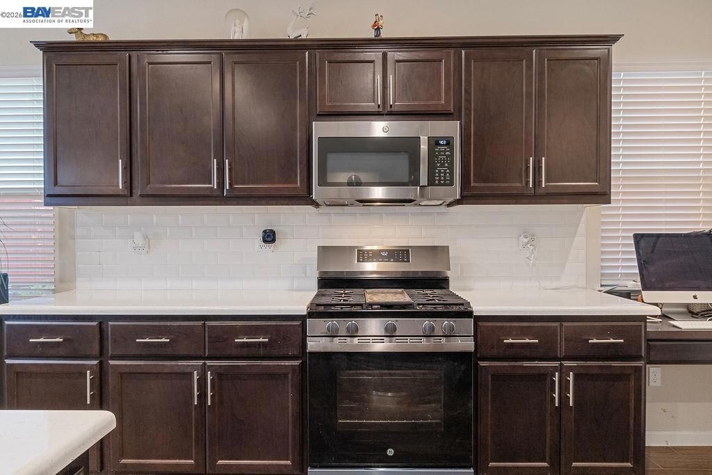 Image 10 of property listing at 910 Fargo St, Stockton, CA 95204