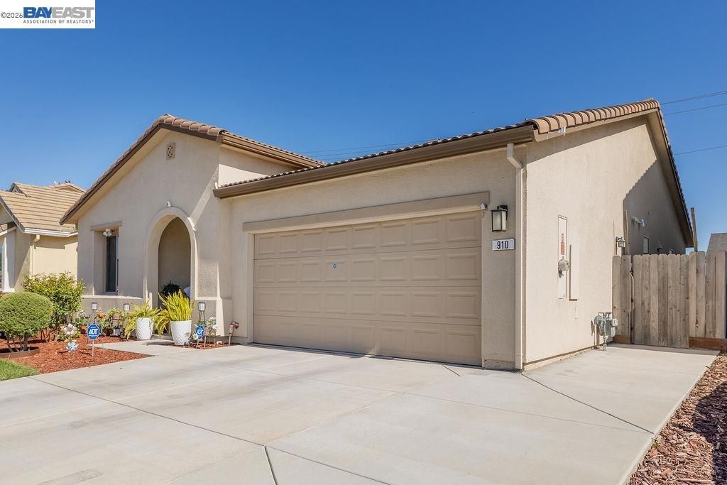 Image 32 of property listing at 910 Fargo St, Stockton, CA 95204