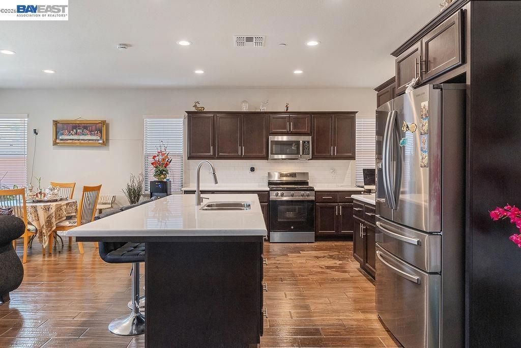 Image 8 of property listing at 910 Fargo St, Stockton, CA 95204