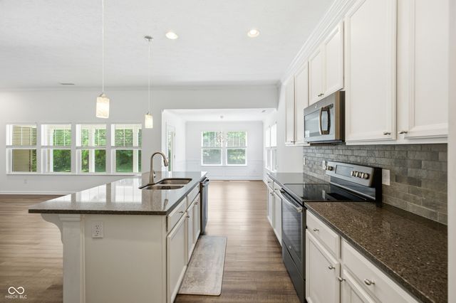 5551 W Turnbuckle Place, Mccordsville, IN 46055