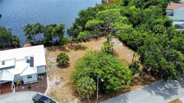 1105 ASHLAND, Tarpon Springs, FL 34689
