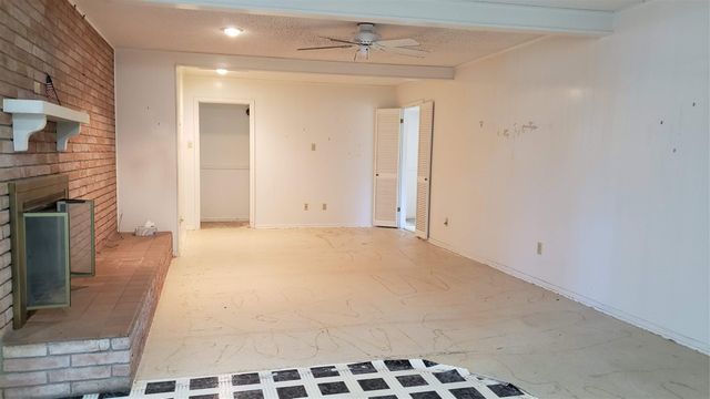 1220 NW 7th Avenue, Mineral Wells, TX 76067