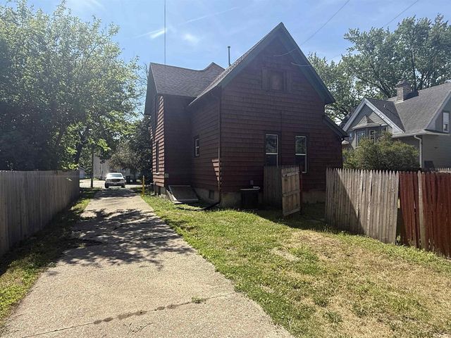 1030 Prairie Avenue, Beloit, WI 53511
