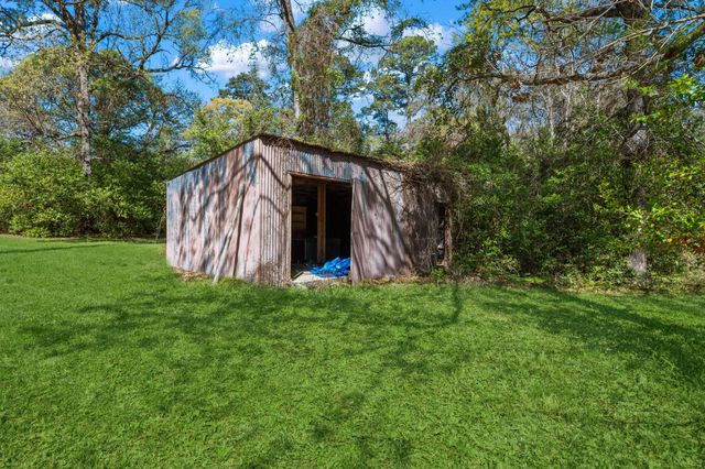 1368 Fish Hatchery Road, Huntsville, TX 77320