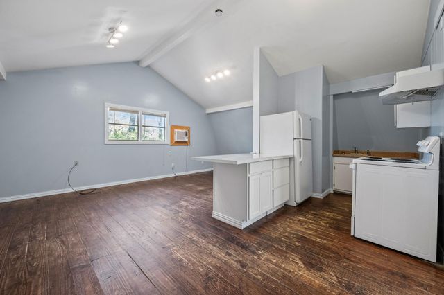 1368 Fish Hatchery Road, Huntsville, TX 77320