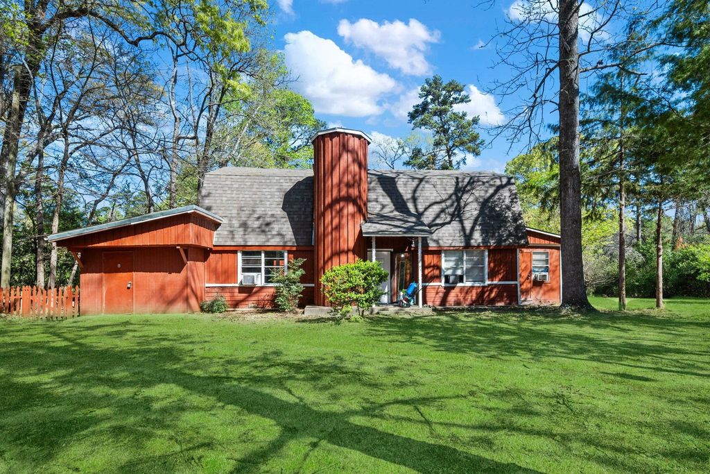 1368 Fish Hatchery Road, Huntsville, TX 77320