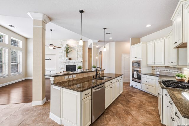 1002 Gazania Hill, San Antonio, TX 78260