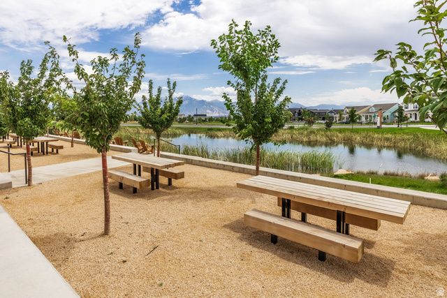 11192 S EASY BEE RD, South Jordan, UT 84009