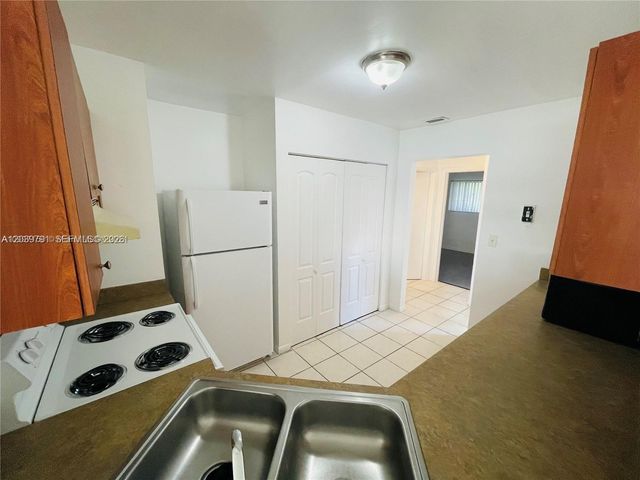 3449 NW 44th Street 108, Oakland Park, FL 33309